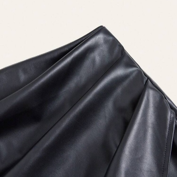 Vegan leather faux wrap mini skirt black - Picture 3 of 4
